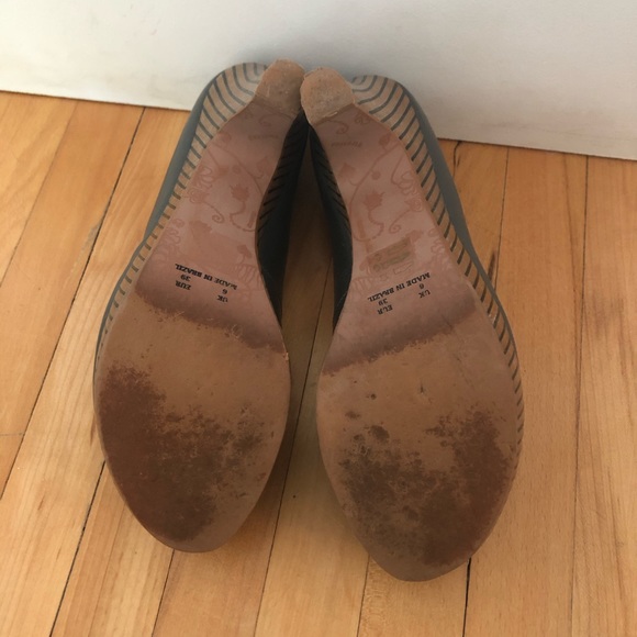 Firetrap grey platform heels w/ striped bottom, 9 - Picture 4 of 4